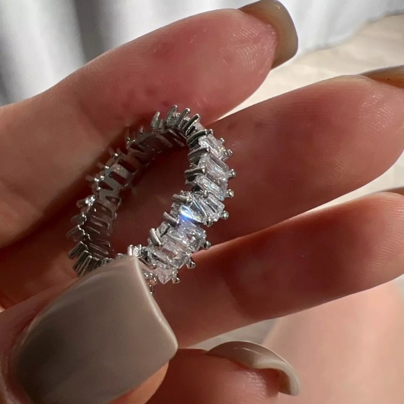 3/30$ Silver Baguette Cubic Zirconia Ring -Size 7 - Picture 2 of 5